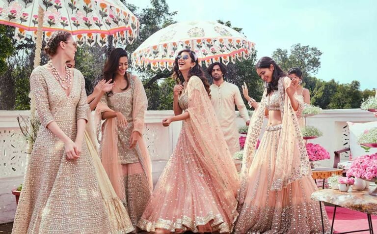 5 Reasons Why Indian Outfits Are So Popular Worldwide