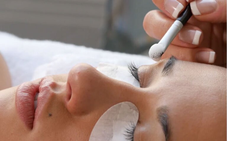 How to Clean and Protect Your Eyelash Extensions for Maximum Retention
