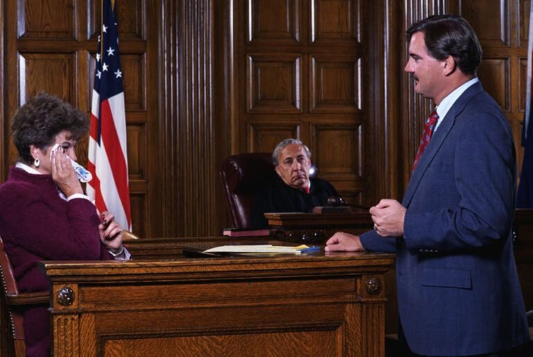 How Criminal Defense Lawyers Challenge Evidence in Court