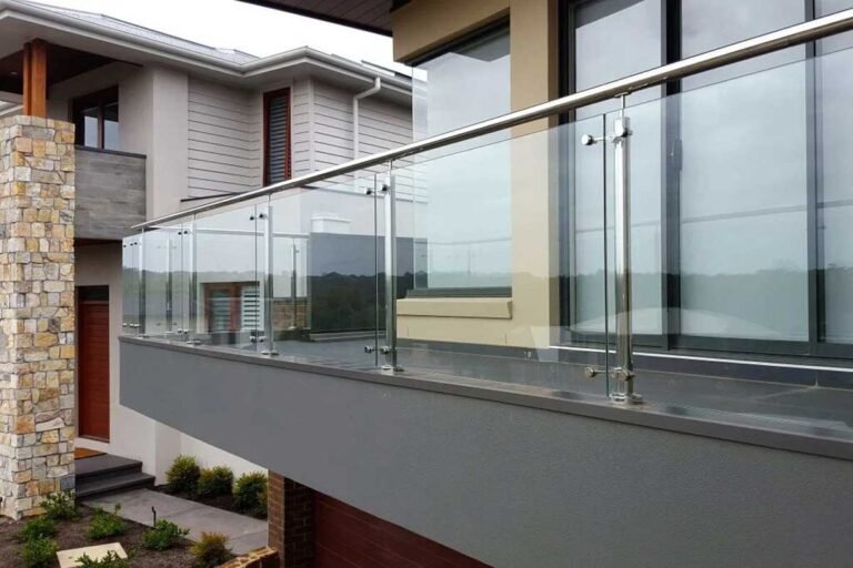 How to Choose and Maintain Glass Railings for Your Home or Balcony