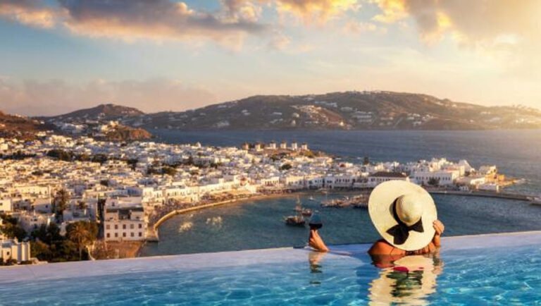 Where to Splurge and Where to Save on Your Next Holiday