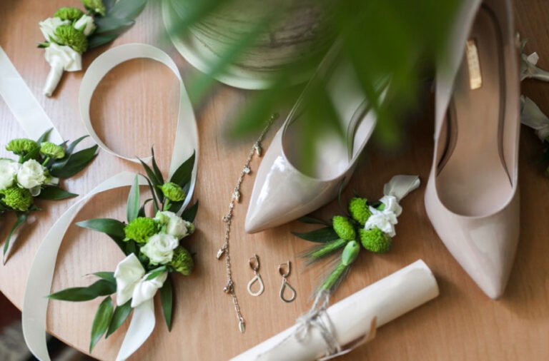 6 Smart Ways to Style Accessories for Your Wedding Outfit