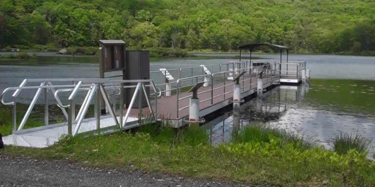 How Floating Docks Work in Changing Water Levels